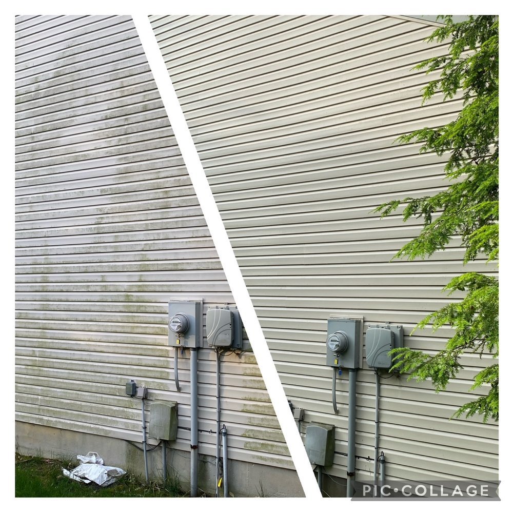 http://Before%20and%20after%20house%20siding%20pressure%20washing%20showing%20removal%20of%20mold,%20dirt,%20and%20mildew%20in%20West%20Chester,%20OH